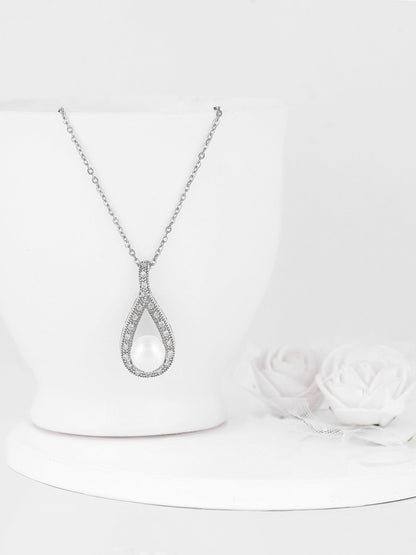 Kriti Sanon Silver Tear Drop Pearl Pendant With Link Chain