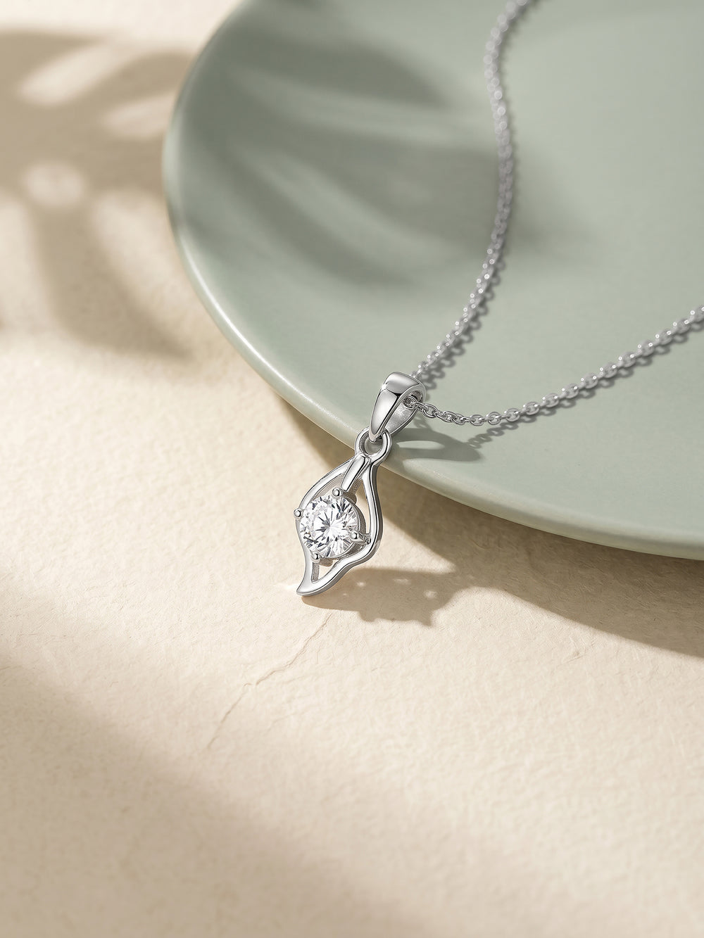 Silver Falling Dew Pendant With Link Chain