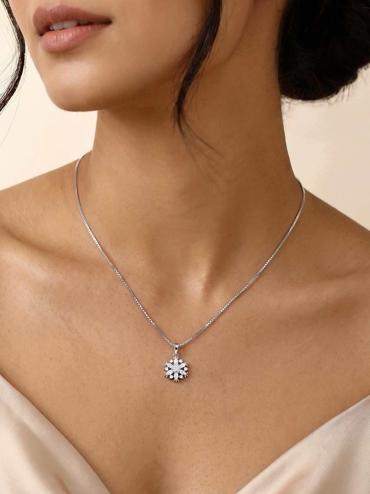 Silver Snowflake Pendant With Box Chain