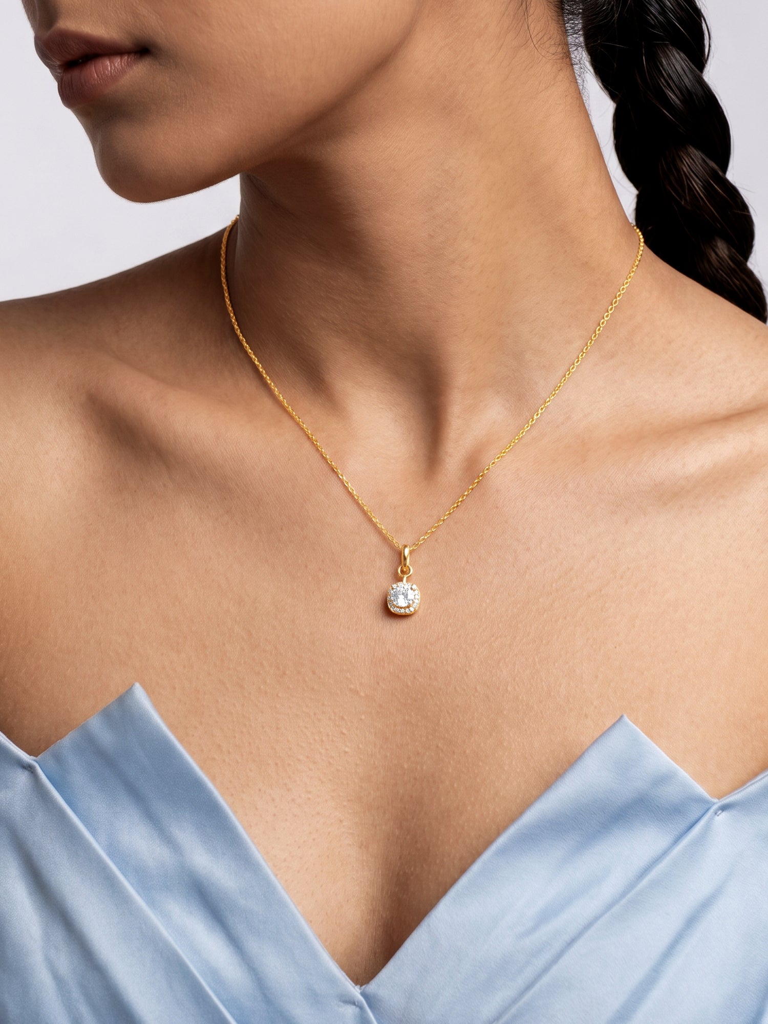 Golden Classy Solitaire Pendant With Link Chain