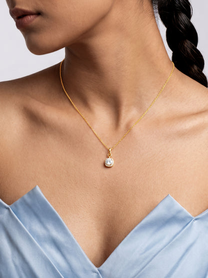 Golden Classy Solitaire Pendant With Link Chain