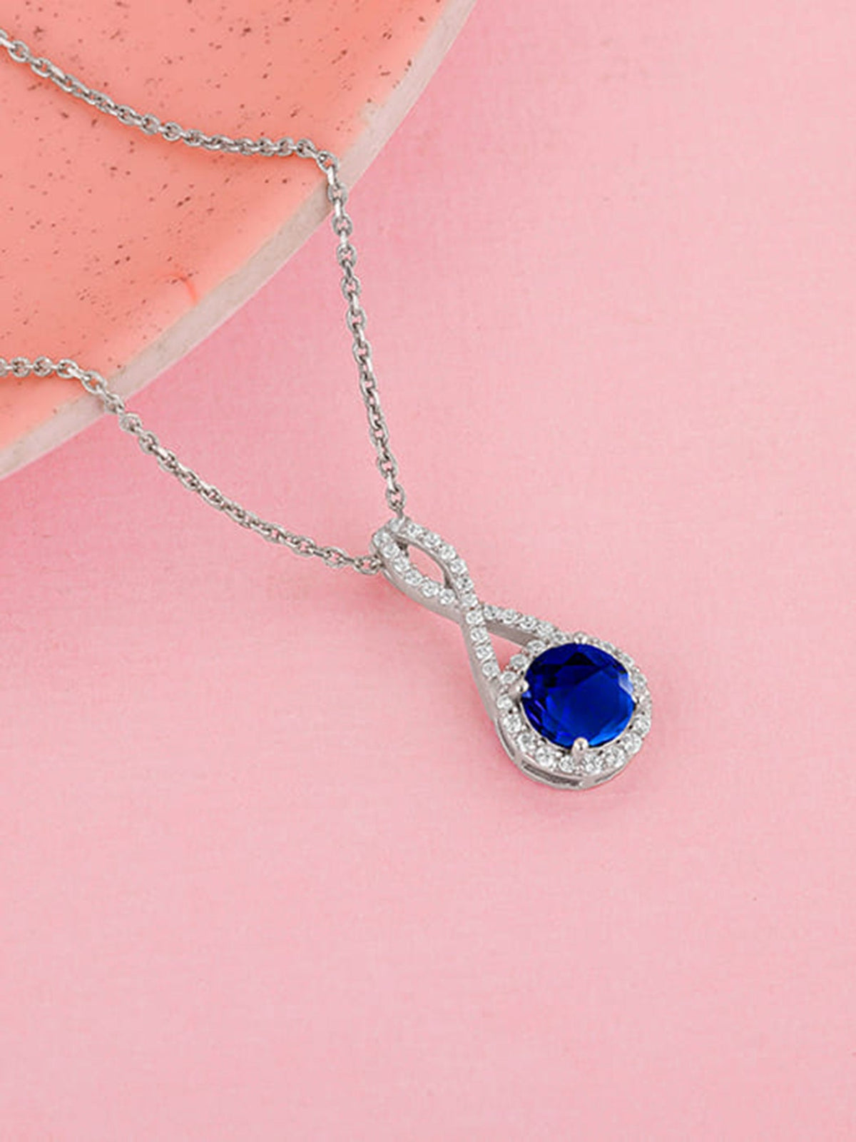 Silver Blue-maze Pendant With Link Chain