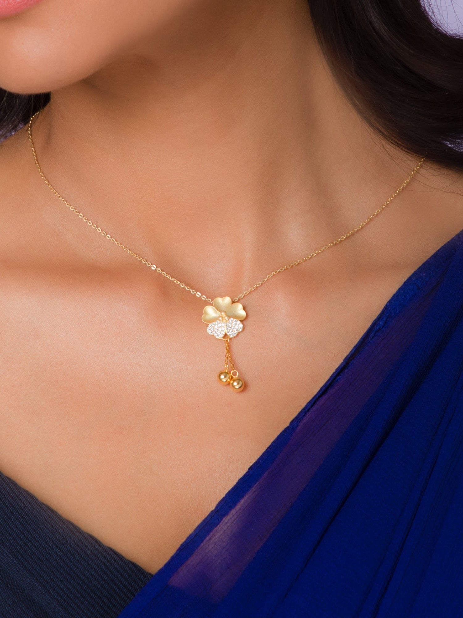 Golden Clover Dangle Pendant with Link Chain
