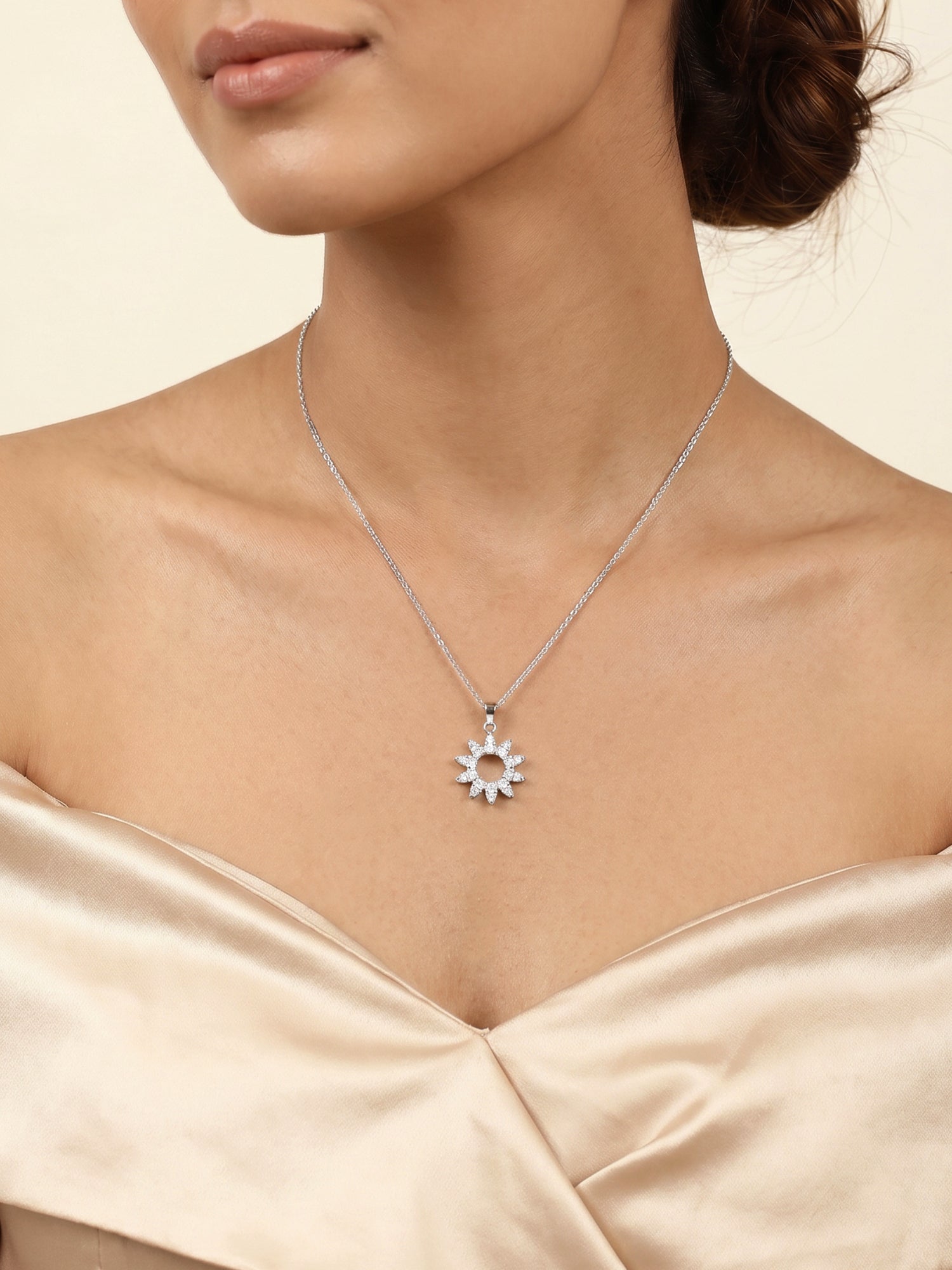 Sliver Sparkling Floral Pendant With Link Chain