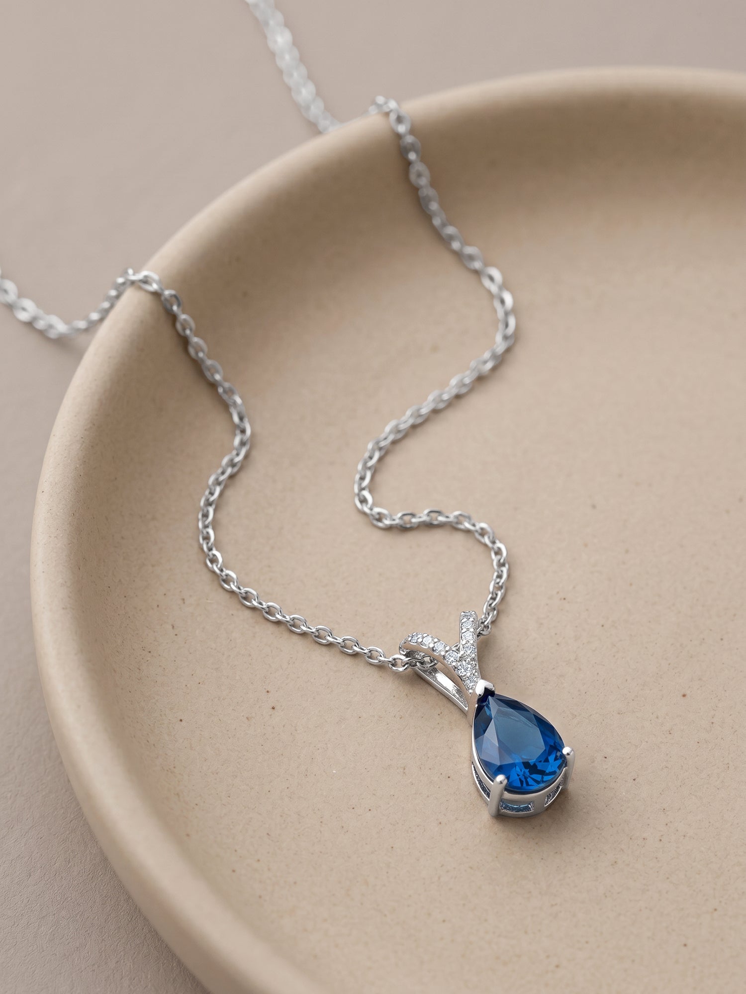 Silver Midnight Blue Pendant With Link Chain