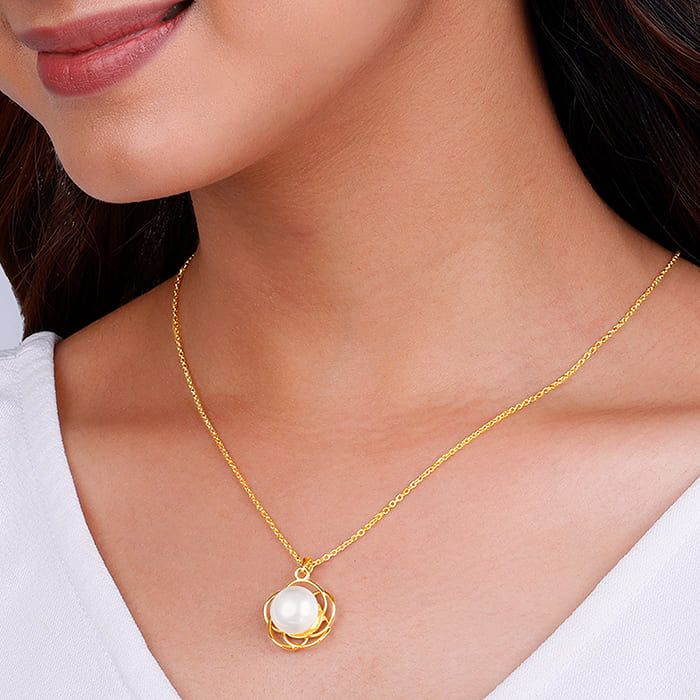 Golden Nested Pearl Pendant With Link Chain