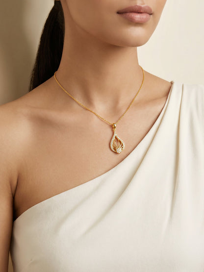 Golden Glint Pendant With Link Chain