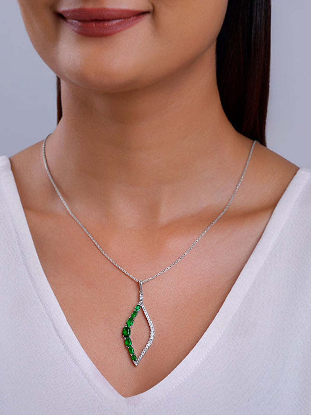 Silver Remarkable Pendant With Link Chain