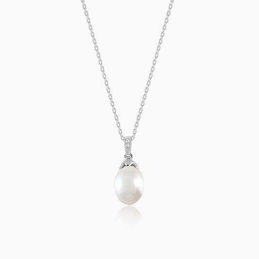 Silver Pearly Hug Pendant with Link Chain