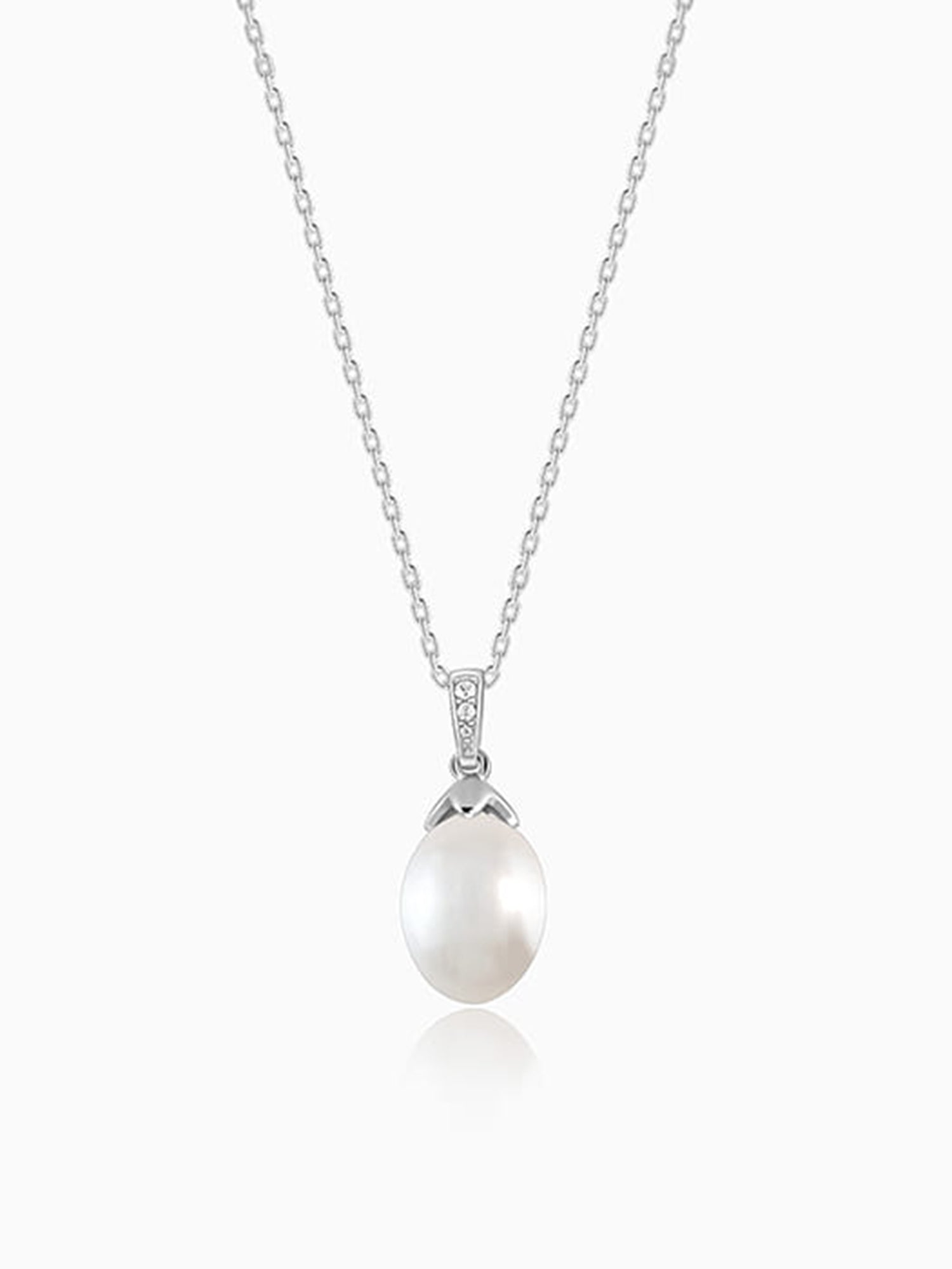 Silver Pearly Hug Pendant with Link Chain
