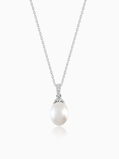 Silver Pearly Hug Pendant with Link Chain