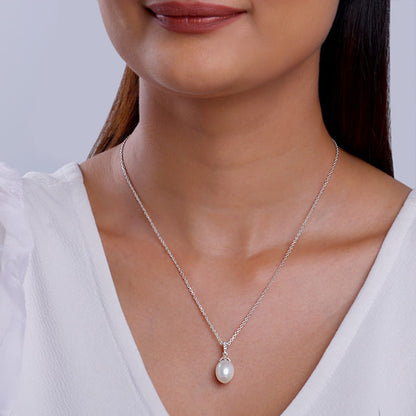 Silver Pearly Hug Pendant with Link Chain