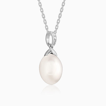 Silver Pearly Hug Pendant with Link Chain