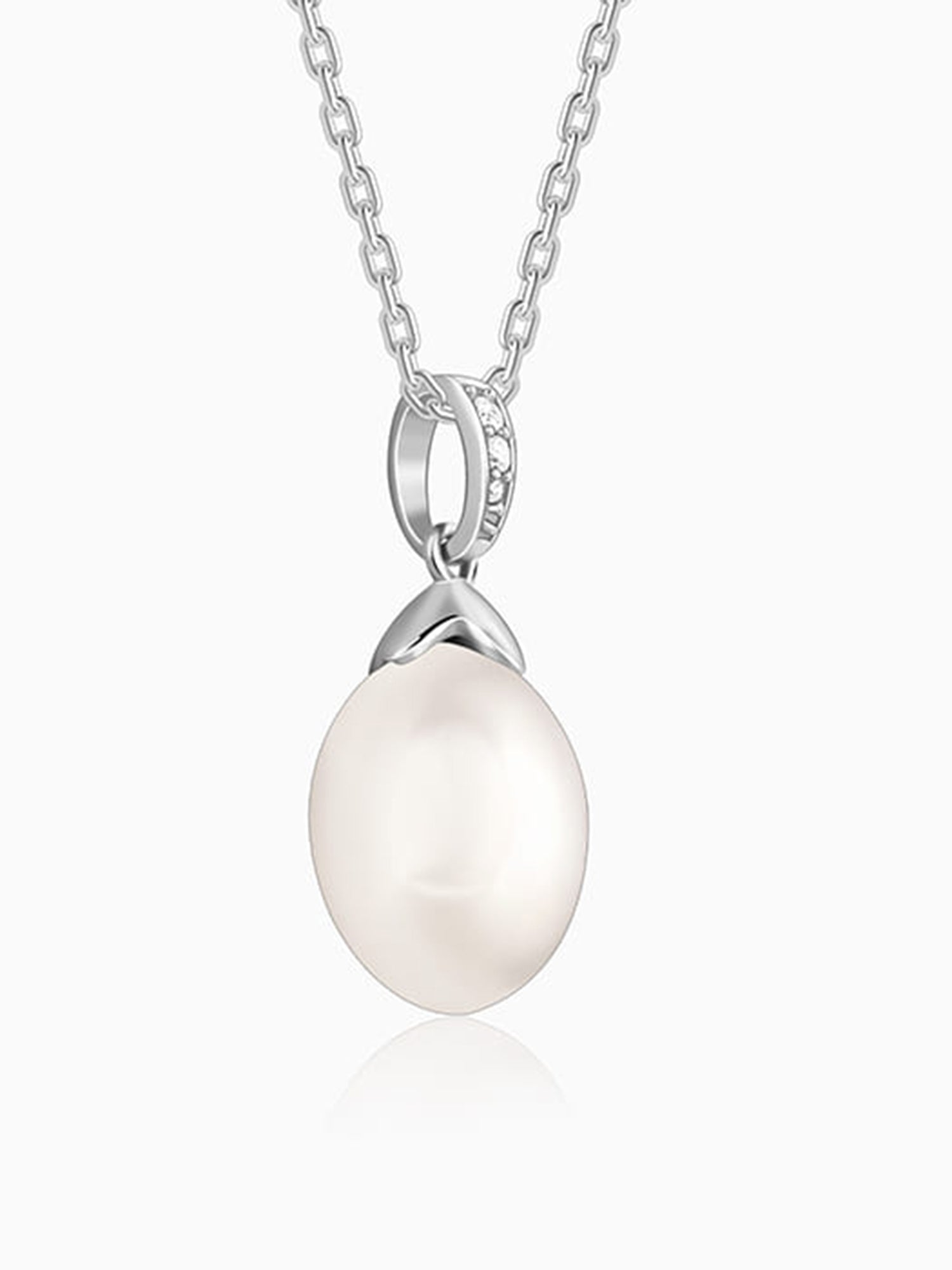 Silver Pearly Hug Pendant with Link Chain