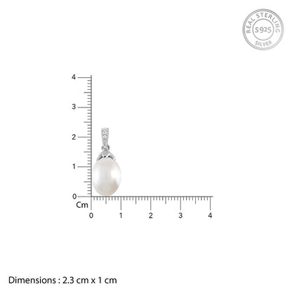 Silver Pearly Hug Pendant with Link Chain