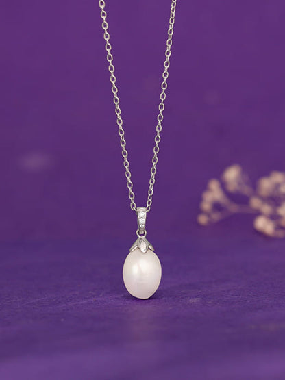 Silver Pearly Hug Pendant with Link Chain