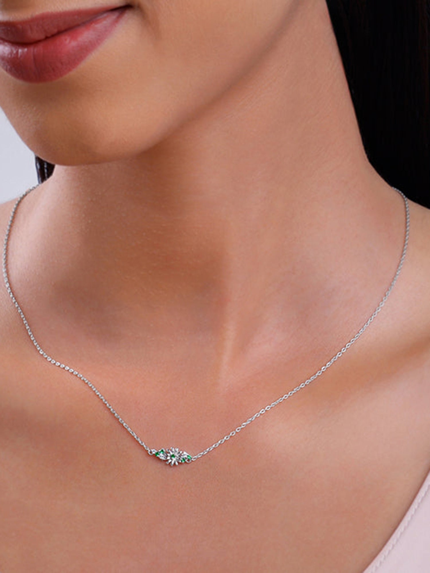 Silver Dreamy Flower Necklace
