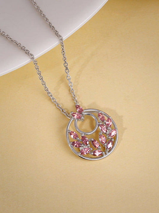 Silver Pretty Leaf Pendant With Link Chain