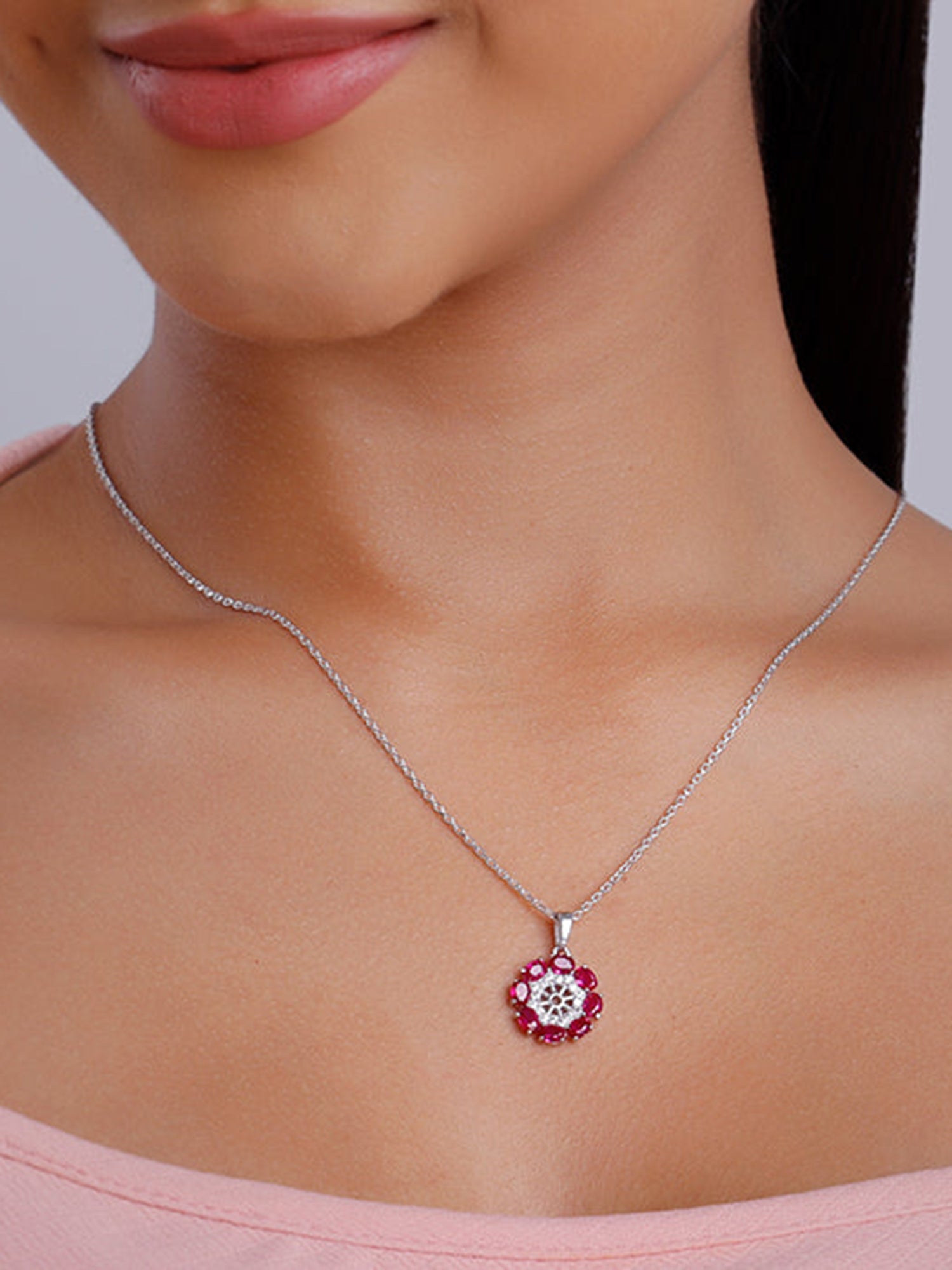 Silver Stunning Floret Pendant With Link Chain