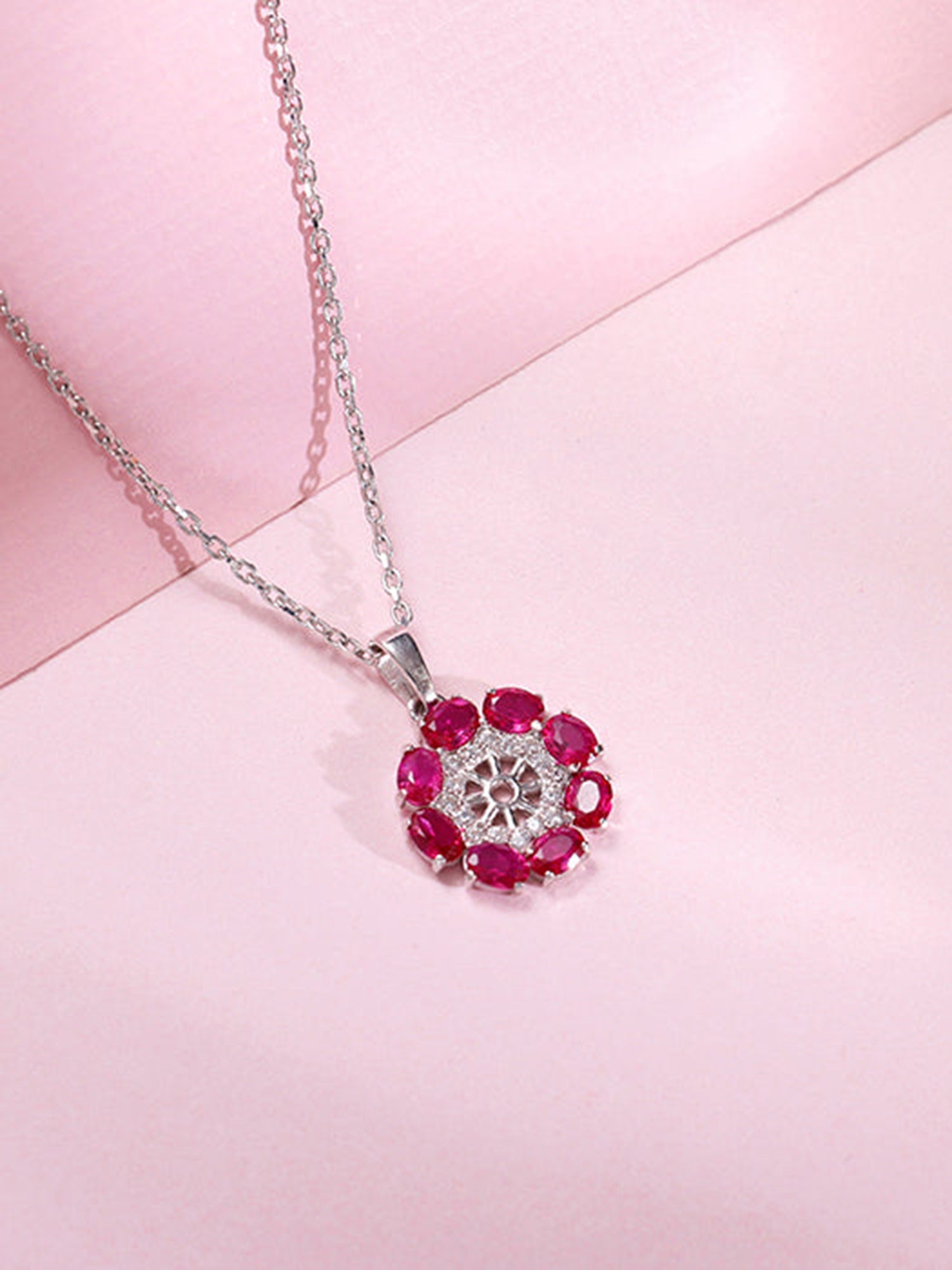 Silver Stunning Floret Pendant With Link Chain