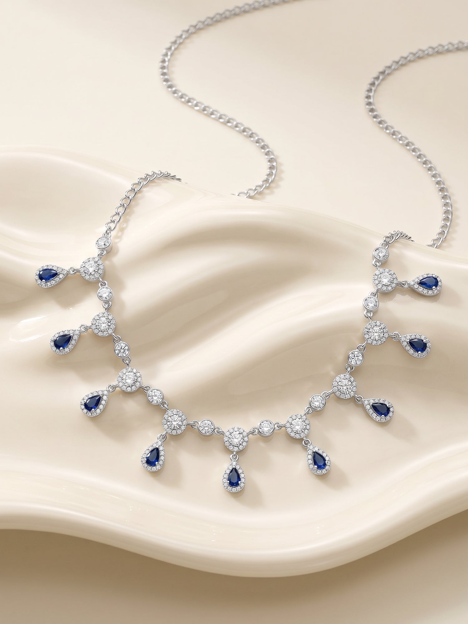 Silver Graceful Adornare Necklace