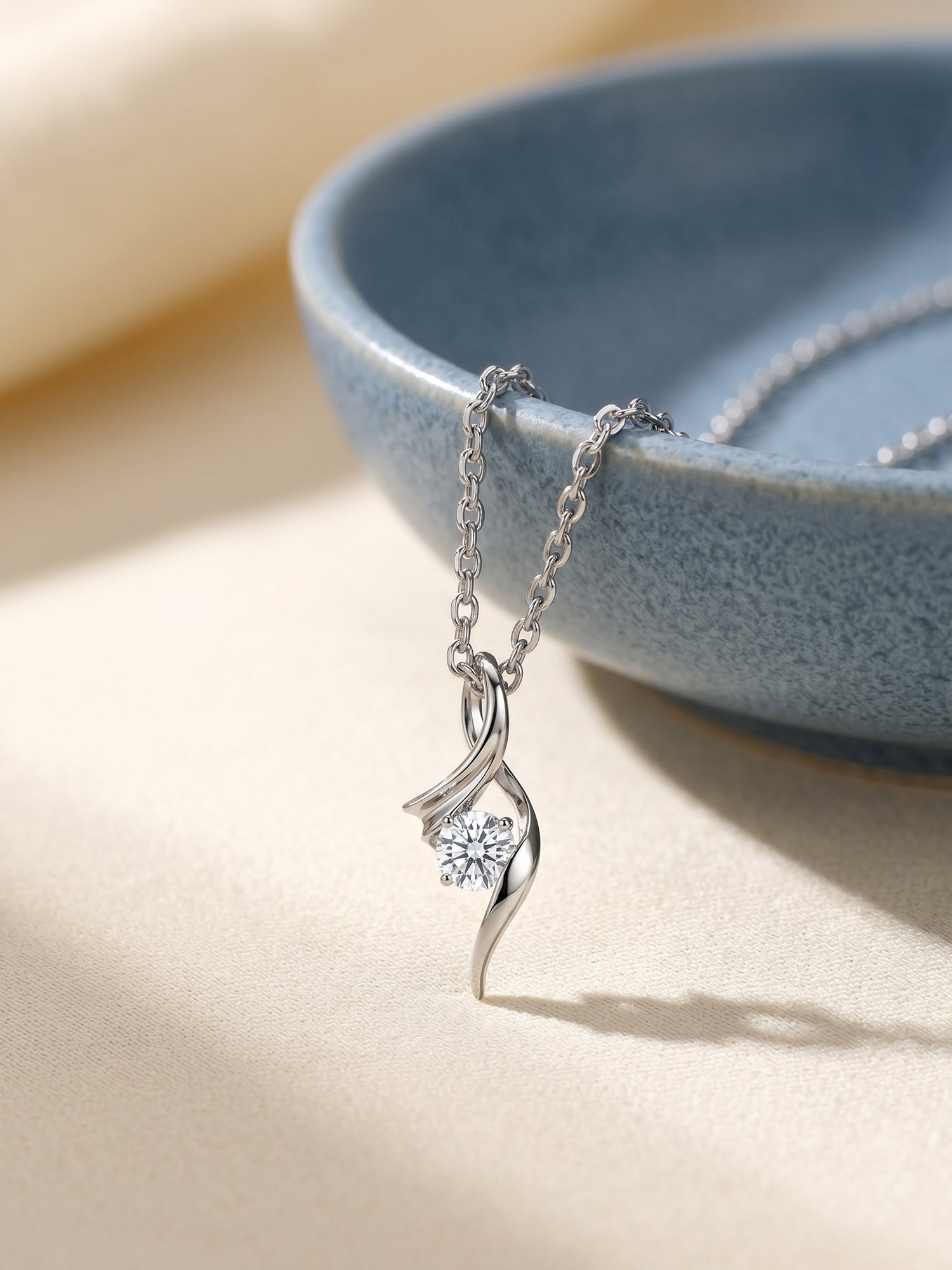 Silver Classy Shine Pendant With Link Chain