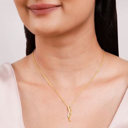 Golden Curvy Shine Pendant With Link Chain