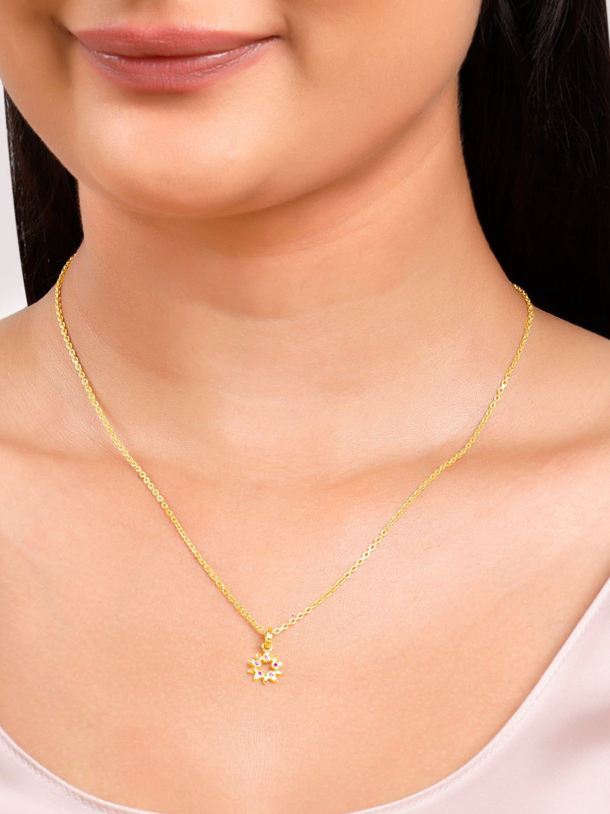 Golden Amaryllis Pendant With Link Chain