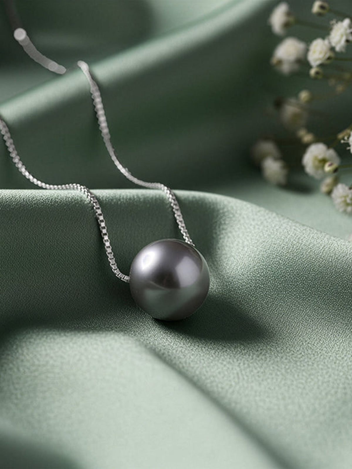 Silver Aurora Pearl Necklace