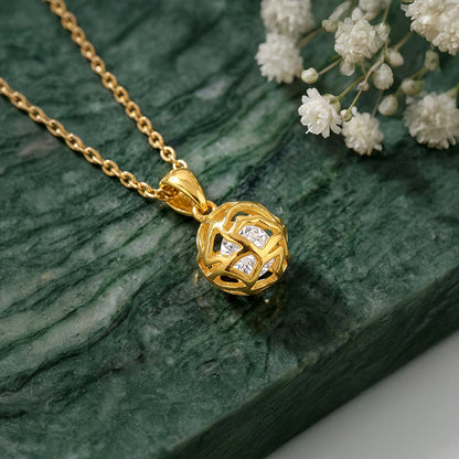 Golden Dreamy Shine Pendant With Link Chain