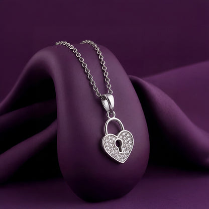 Silver Lovely Key Pendant With Link Chain