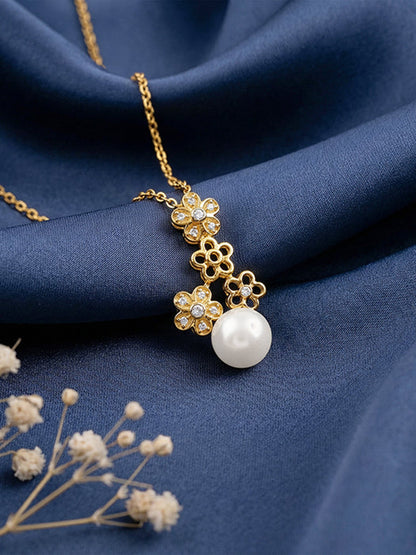 Golden Julia Pearl Pendant With Link Chain