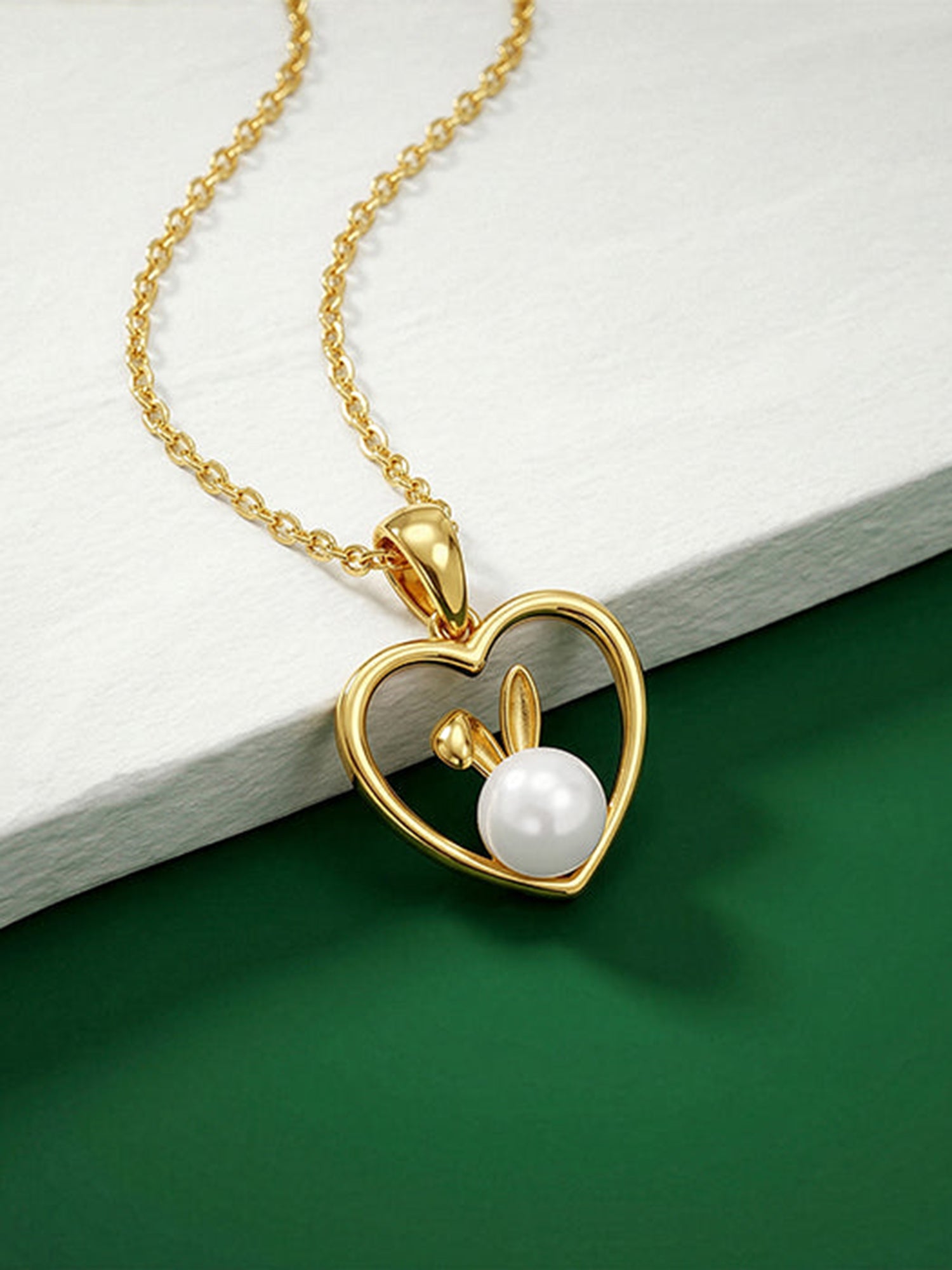 Golden Nicole Pearl Pendant With Link Chain