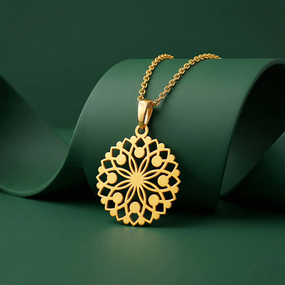 Golden Aura Tangle Pendant With Link Chain