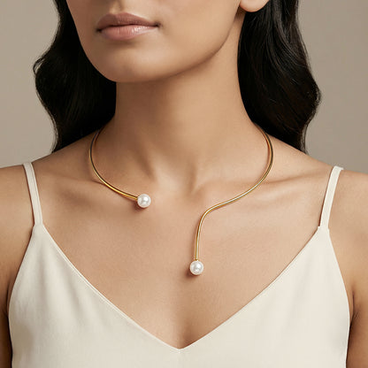 Golden Gwyneth Pearl Hasli Necklace
