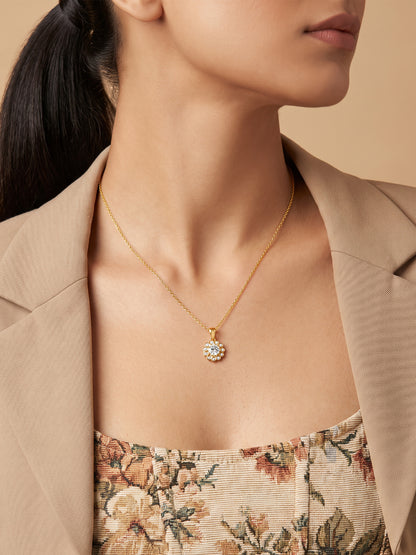 Golden Estrella Pendant With Link Chain