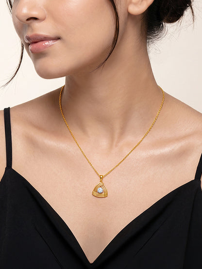 Golden Tripod Pendant With Link Chain