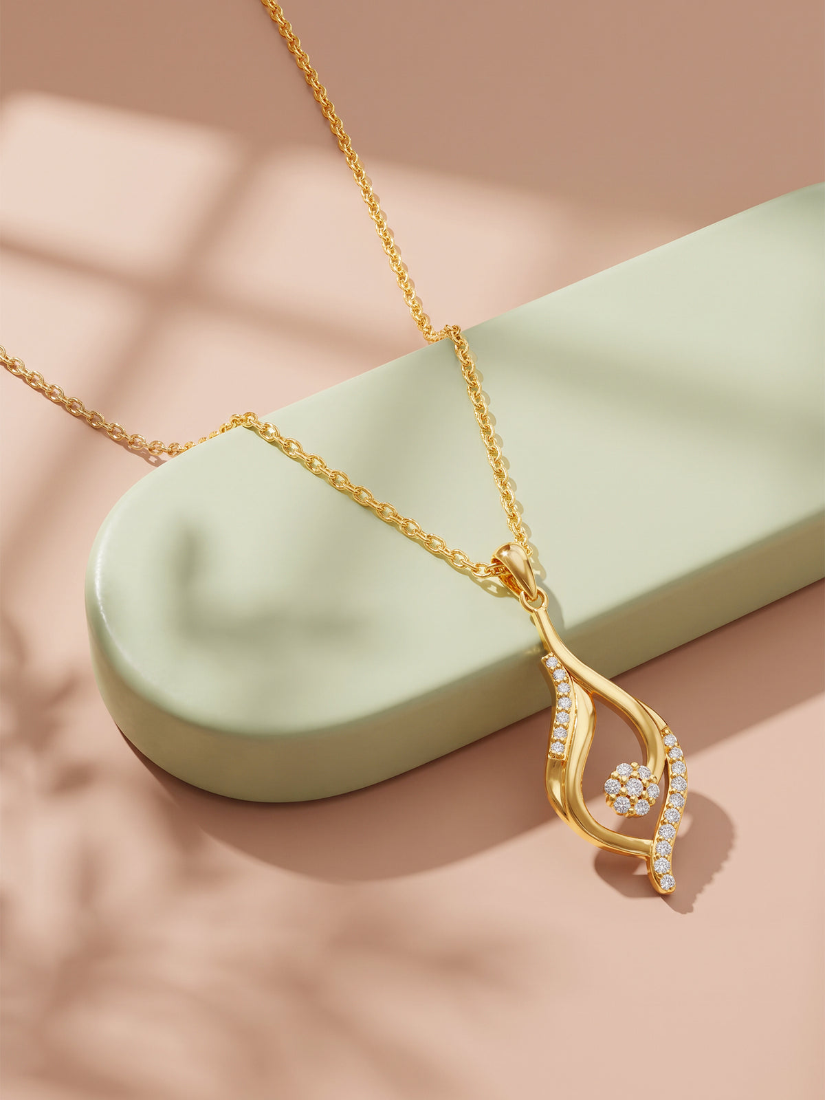 Golden Evren Pendant With Link Chain