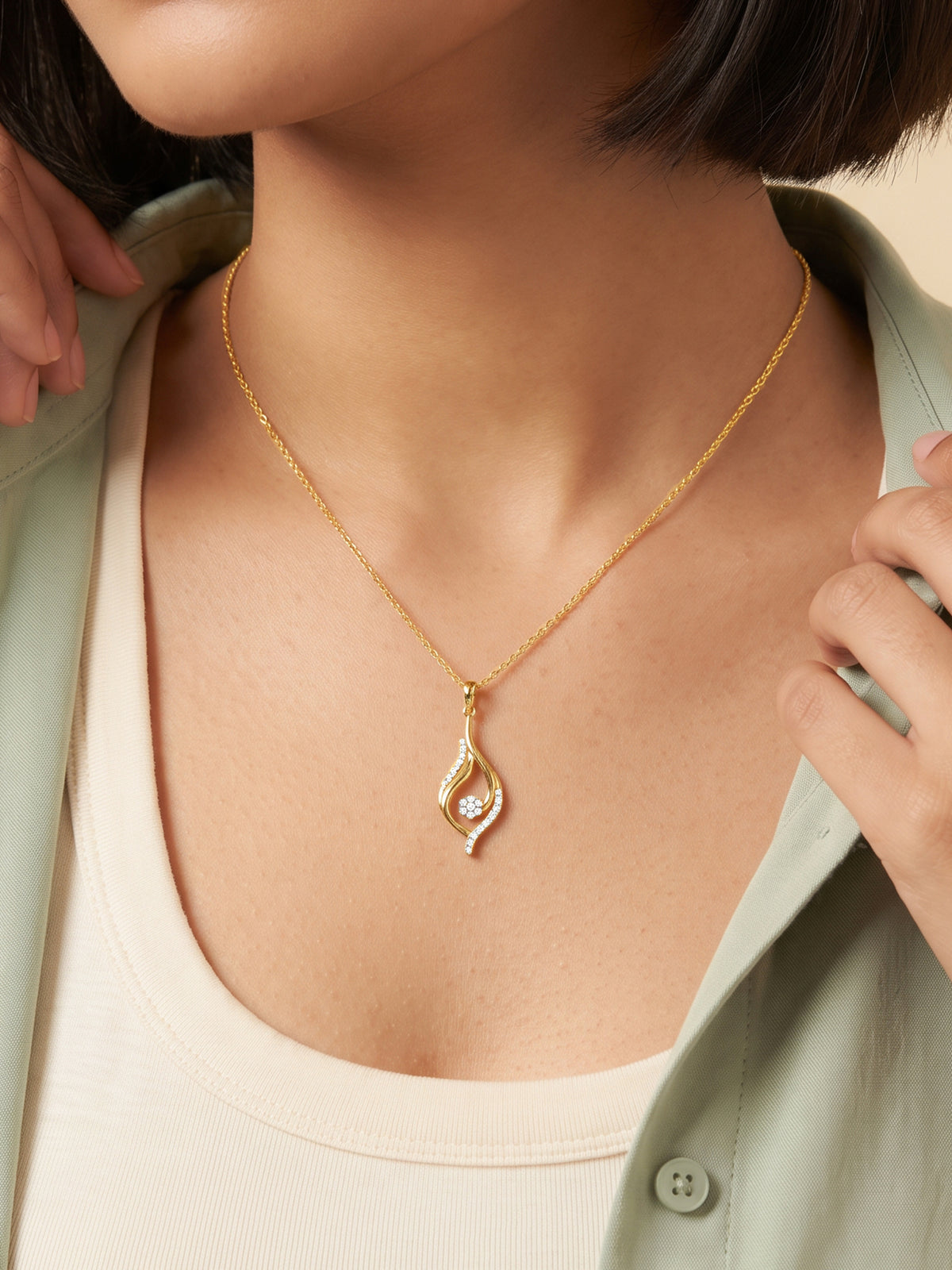 Golden Evren Pendant With Link Chain