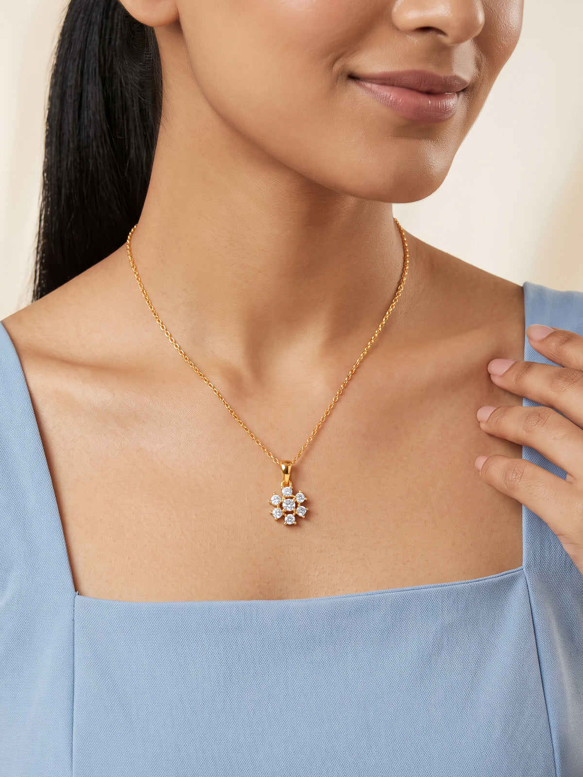 Golden Rosabelle Pendant With Link Chain