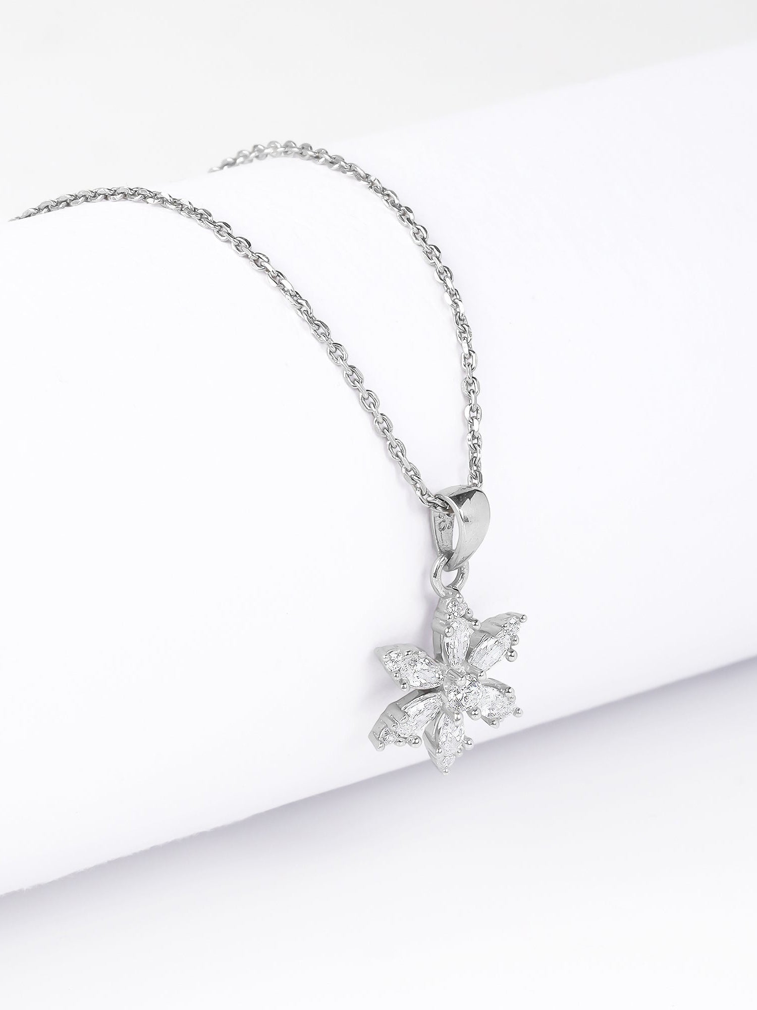 Silver Flowery Snowflake Pendant With Link Chain
