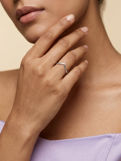 Silver Sleek Vanki Ring
