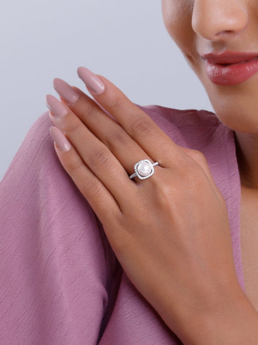 Silver Pearl Stunner Ring