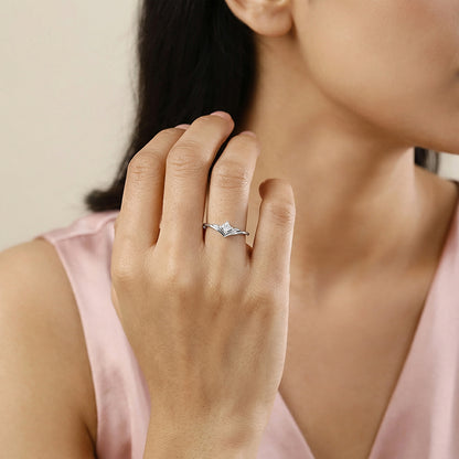 Silver Viva V Ring