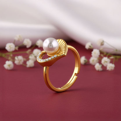 Kriti Sanon Golden Pearl Pulse Heart Ring