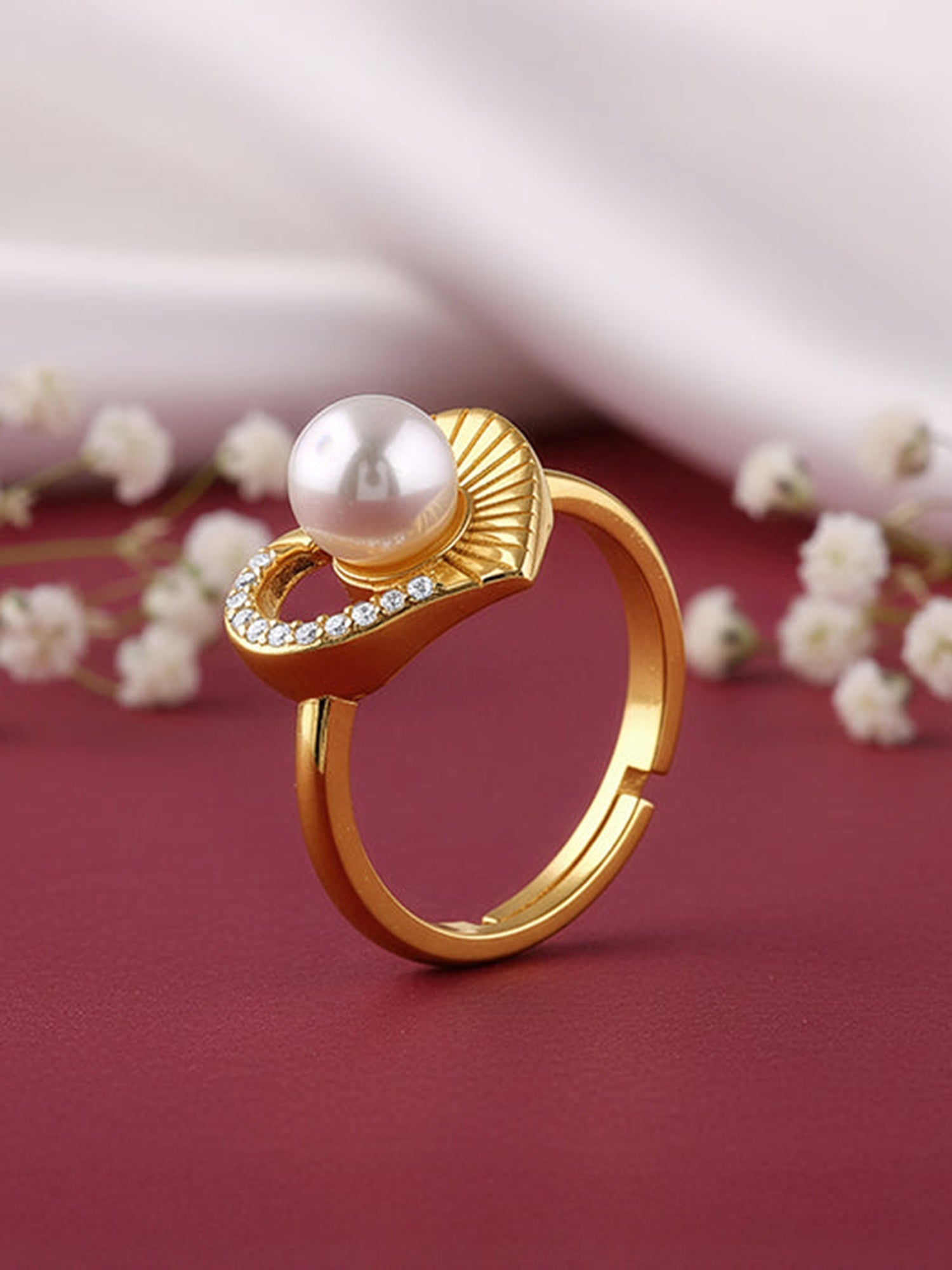 Kriti Sanon Golden Pearl Pulse Heart Ring