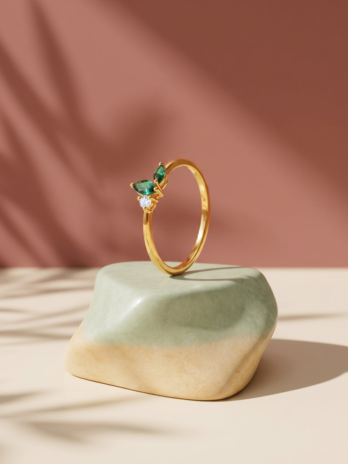 Golden Emerald Vine Ring (Size 12)