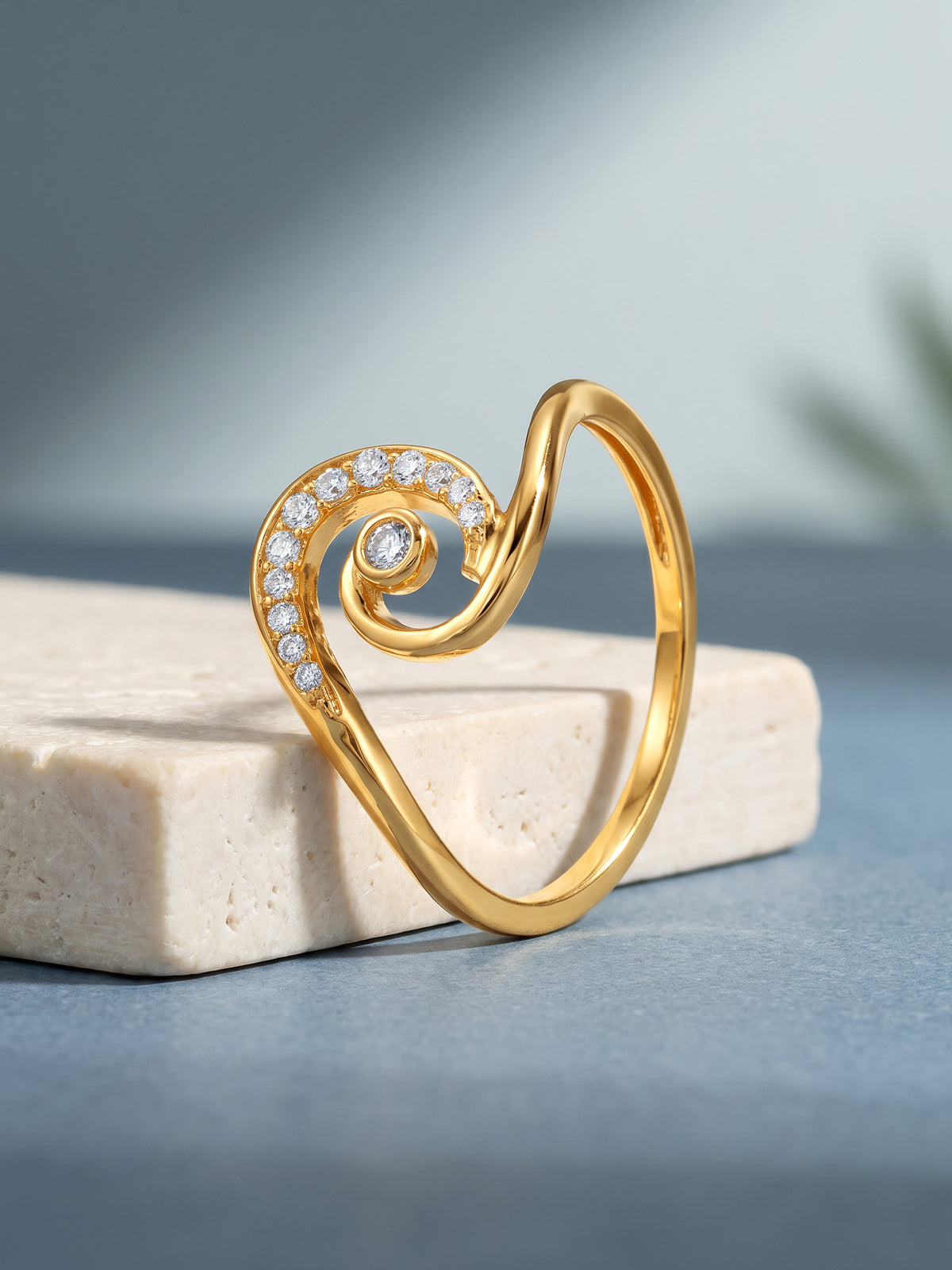 Golden Resplendant Curl Ring (Size 12)