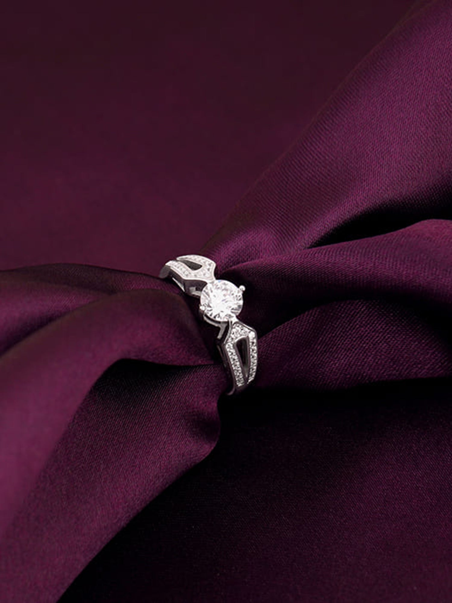 Kriti Sanon Silver Zircon Elegant Loop Ring