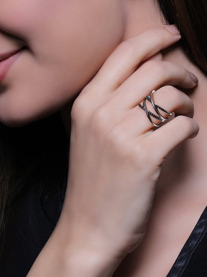 Kriti Sanon Silver Weave Black Zircon Ring
